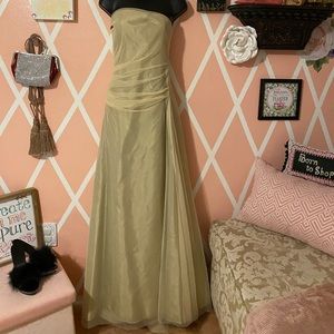 Vera Wang Strapless Dress in Gold